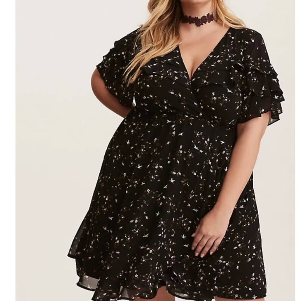 EUC Torrid ruffle floral wrap dress